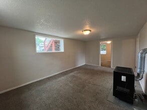 720 Haines Ave, Unit B in Rapid City, SD - Foto de edificio - Building Photo