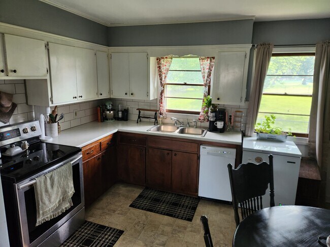 802 West St, Unit A in Harrisonville, MO - Building Photo - Building Photo