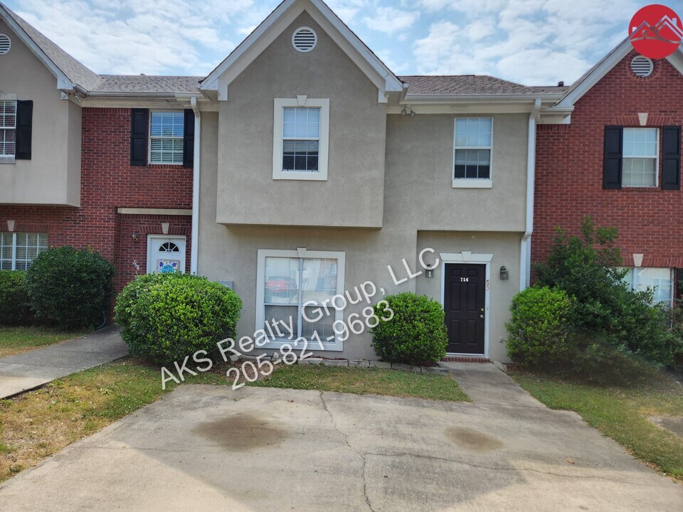 756 3rd St NE Photo