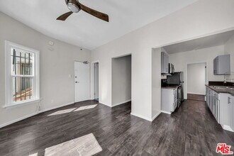 3209 Descanso Dr in Los Angeles, CA - Building Photo - Building Photo