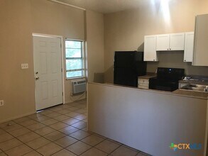1410 Marlton St in San Marcos, TX - Building Photo - Building Photo