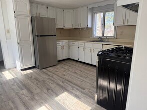 12 Lincoln Pl in Natick, MA - Building Photo - Building Photo