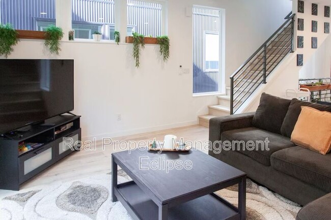 8819 Midvale Ave N in Seattle, WA - Building Photo - Building Photo