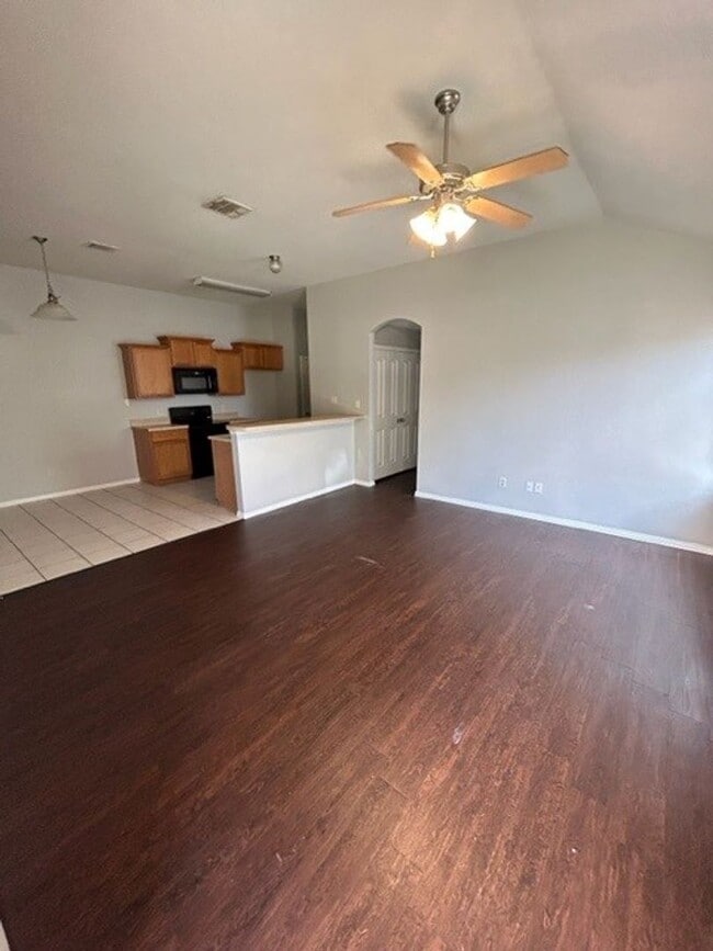 1212-1214 Sironia Trail in McGregor, TX - Building Photo - Building Photo