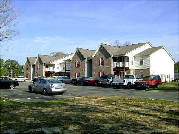 Summit Apartments in Fayetteville, NC - Building Photo