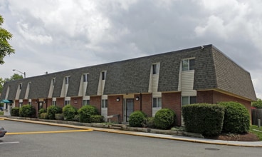 Flats at Newport Crossing in Newport News, VA - Building Photo - Building Photo