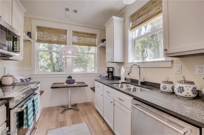 property at 1550 Center St