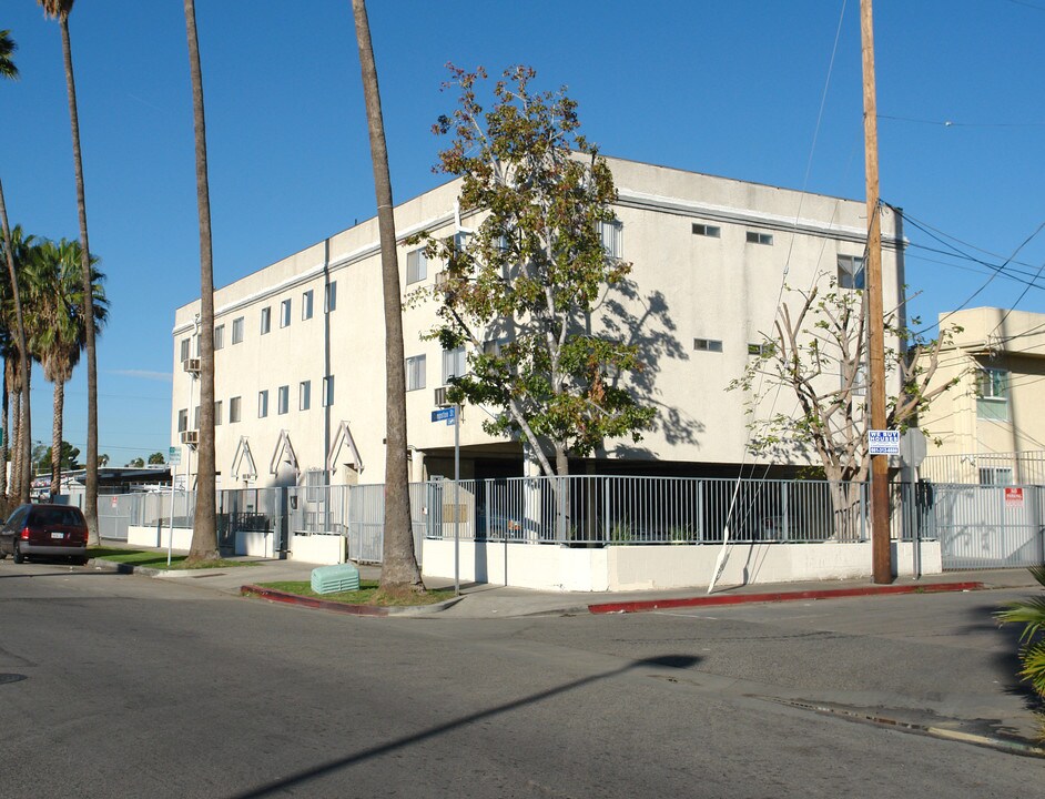 11025 Cumpston St in North Hollywood, CA - Building Photo