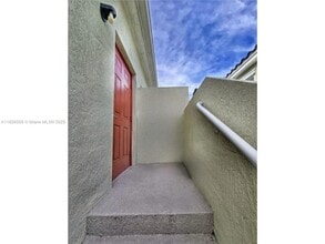 17067 SW 93rd St, Unit Studio in Miami, FL - Building Photo - Building Photo