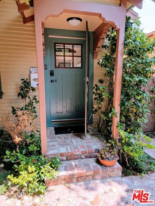 315 N Venice Blvd-Unit -2 in Los Angeles, CA - Building Photo