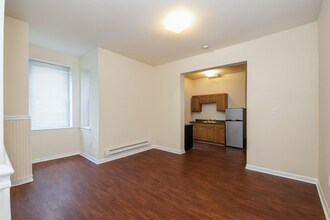 Chelten Ave 710 E in Philadelphia, PA - Building Photo - Interior Photo