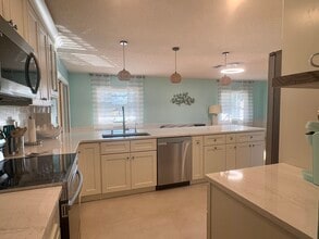 2227 Pineland Dr in Englewood, FL - Building Photo - Building Photo