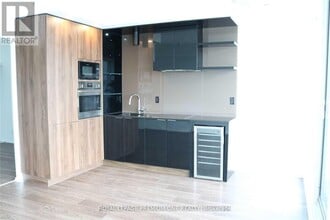 70 Temperance St in Toronto, ON - Building Photo - Building Photo
