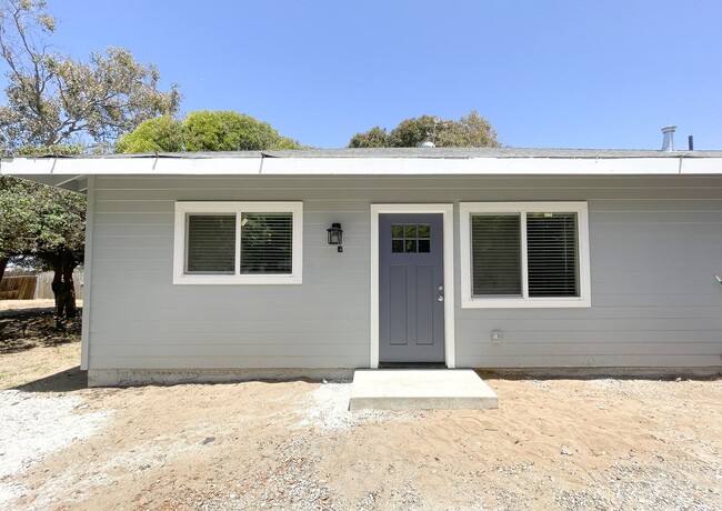 225 Mortimer Ln