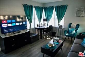 7301 5th Ave in Los Angeles, CA - Building Photo - Building Photo