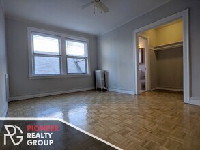 711 W Belmont Ave in Chicago, IL - Foto de edificio - Building Photo