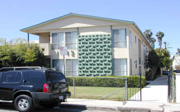 1943 Chariton St in Los Angeles, CA - Building Photo