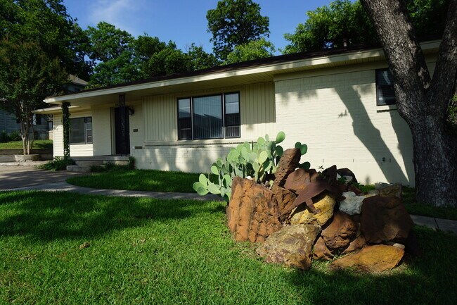2817 Wayside Ave in Fort Worth, TX - Building Photo - Building Photo
