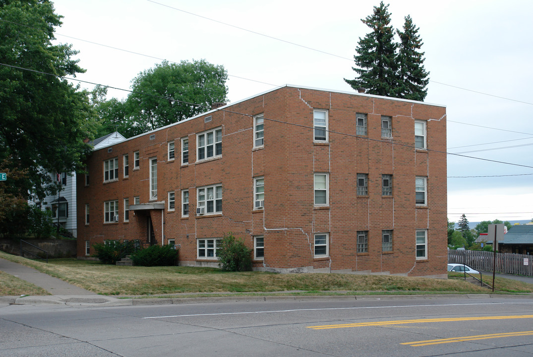 Avon in Duluth, MN - Foto de edificio