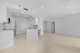 3215 NE 184th St in Aventura, FL - Building Photo - Building Photo