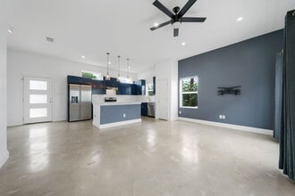 827 S Palmetto Ave in San Antonio, TX - Building Photo - Building Photo