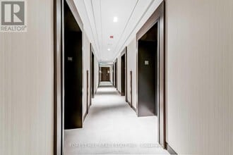 2221 Yonge St in Toronto, ON - Building Photo - Building Photo