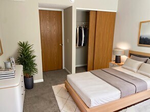 Harbour Cove Apartments in Cincinnati, OH - Building Photo - Building Photo