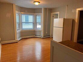 411 4th St in Rollinsford, NH - Building Photo
