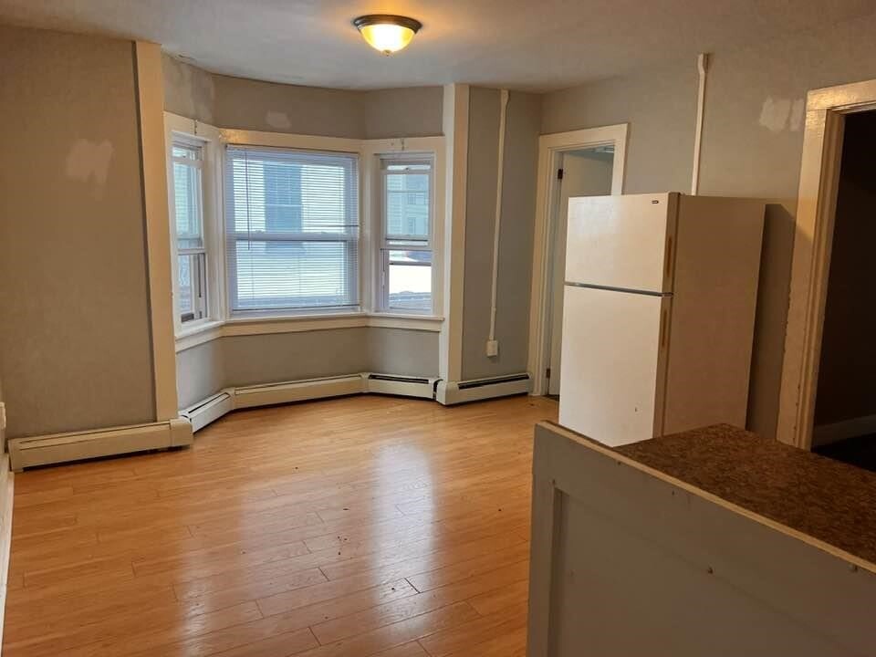 411 4th St in Rollinsford, NH - Building Photo