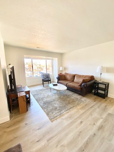 761 E 820 N in Provo, UT - Foto de edificio - Building Photo