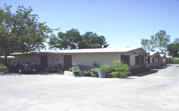 4527 E Woodward Ave in Fresno, CA - Foto de edificio - Building Photo