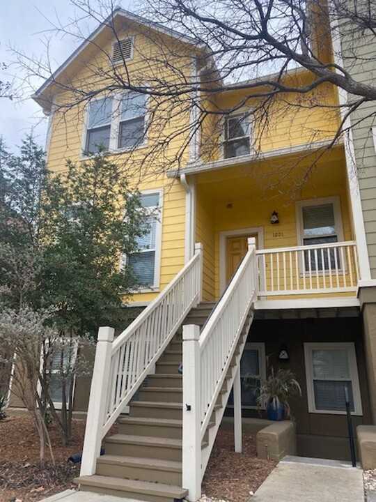 400 E Guenther St in San Antonio, TX - Foto de edificio