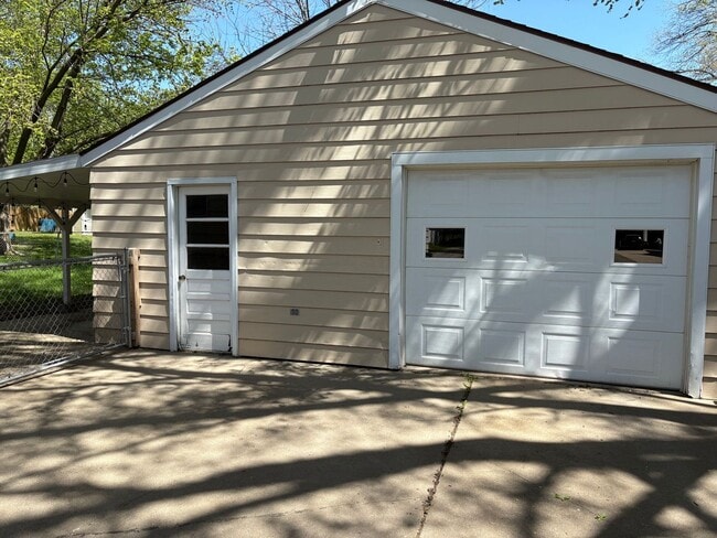 1139 Oregon St in Waterloo, IA - Building Photo - Building Photo