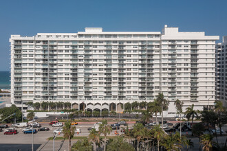 Pavillion Condo in Miami Beach, FL - Building Photo - Building Photo