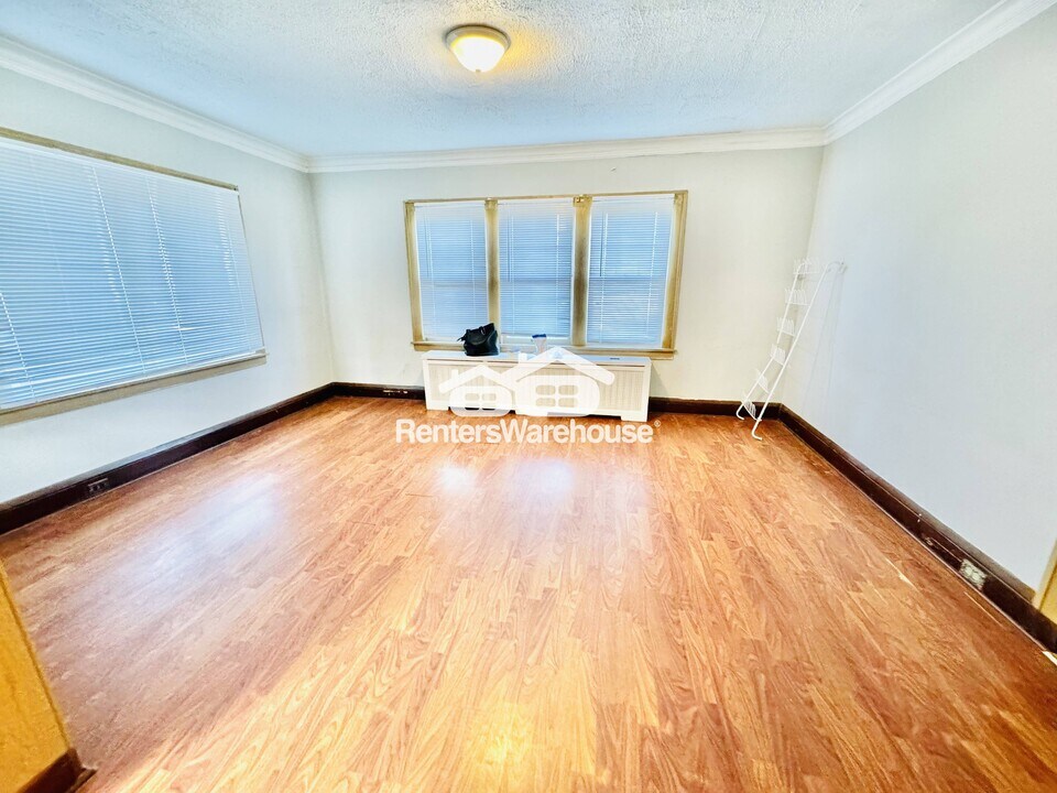 3925 Chicago Ave in Minneapolis, MN - Building Photo