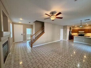 8290 Golden Cypress Ave in Las Vegas, NV - Foto de edificio - Building Photo