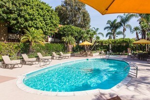 Huntington Continental in Huntington Beach, CA - Building Photo