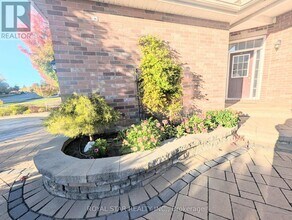 104 Bridgestone Dr in Ottawa, ON - Building Photo - Building Photo