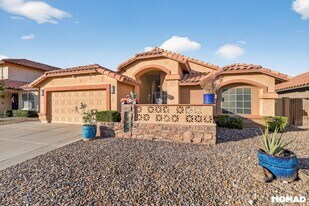 4536 E Thistle Landing Dr in Phoenix, AZ - Building Photo