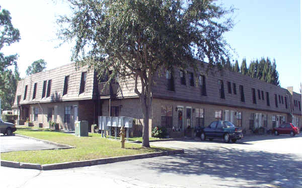 Arlington Pines in Palm Bay, FL - Foto de edificio