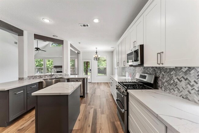 property at 2 Granite Path Pl