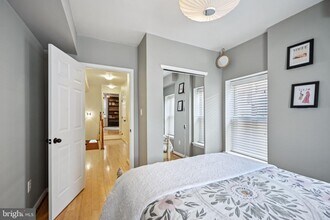 330 W George St in Philadelphia, PA - Building Photo - Building Photo