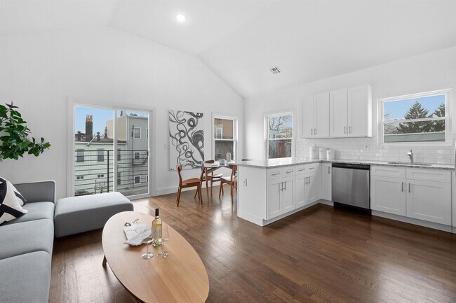 111 Charles St in Jersey City, NJ - Building Photo - Building Photo