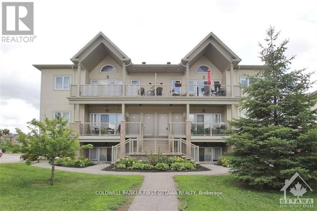 137 HARTHILL Way in Ottawa, ON - Building Photo