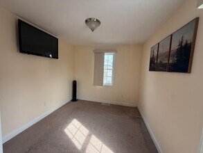 34 Bingham Ave in Dedham, MA - Foto de edificio - Building Photo