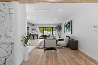 16517 Hartsook St in Encino, CA - Building Photo - Building Photo