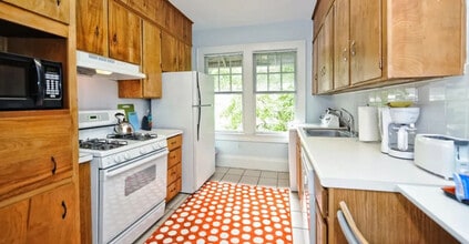 536 Hawthorne Ln in Charlotte, NC - Building Photo - Building Photo