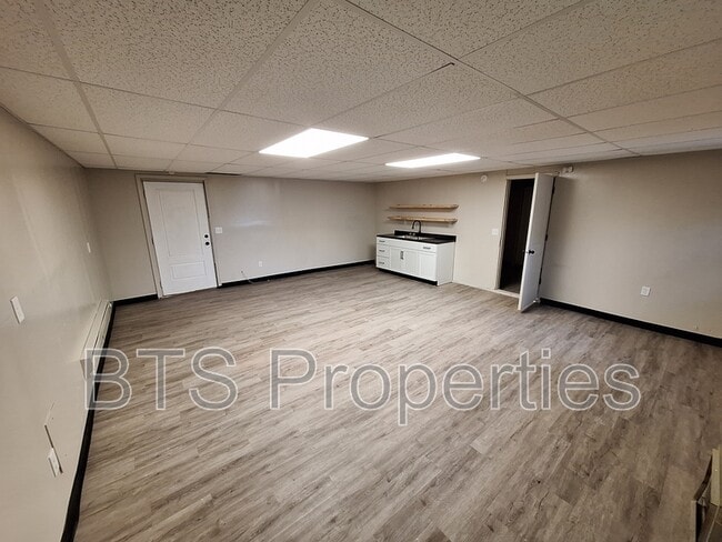 property at 1221 E Moneta Ave