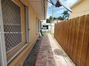 215 S 12th Ave in Hollywood, FL - Building Photo - Building Photo