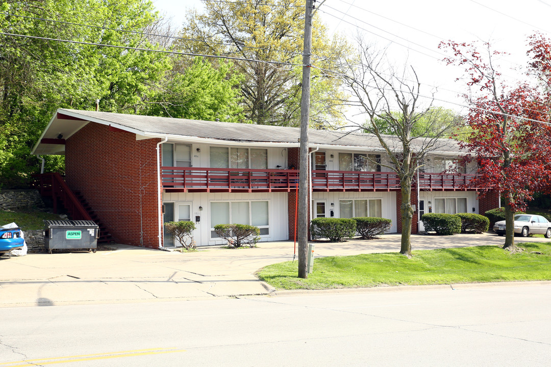 Redwood Apartments I in Des Moines, IA - Building Photo